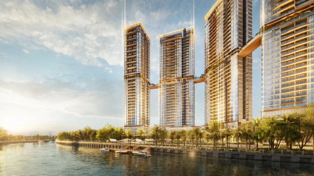 Các tòa căn hộ Palm City Apartments nhìn từ bờ sông